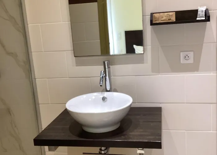 Chez Francois Bed & Breakfast 3*